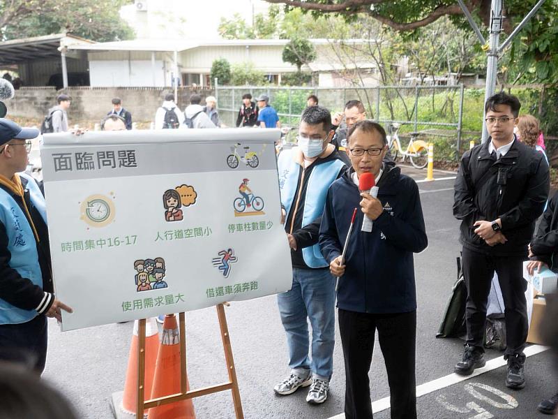 交通處長倪茂榮簡報說明。