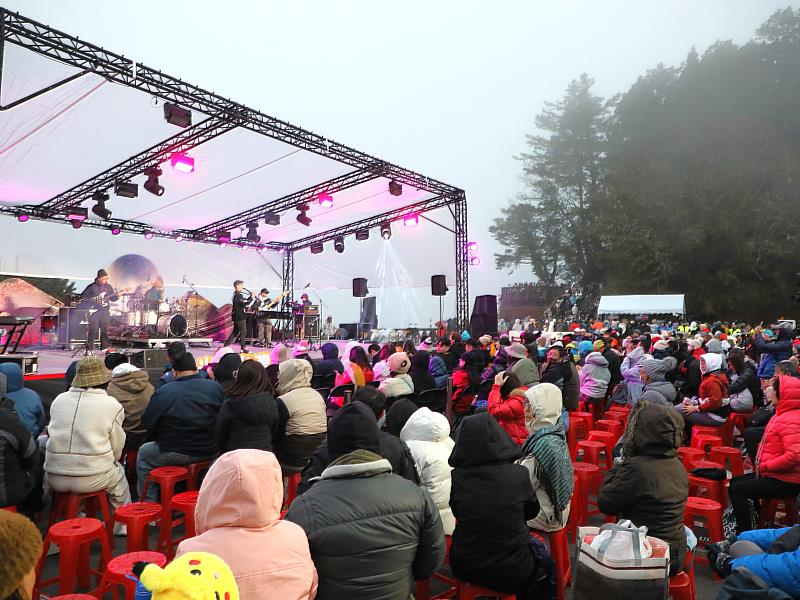 阿里山日出印象音樂會　神木下啟動2026台灣燈會倒數