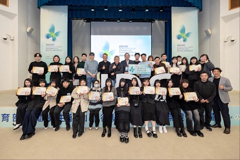 中國科技大學獲獎師生合影。（照片/校方提供）