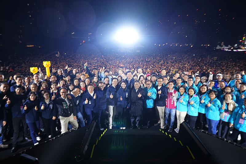 大新竹跨年晚會嗨翻竹市 高虹安市長與逾6.2萬民眾同歡倒數喜迎2026