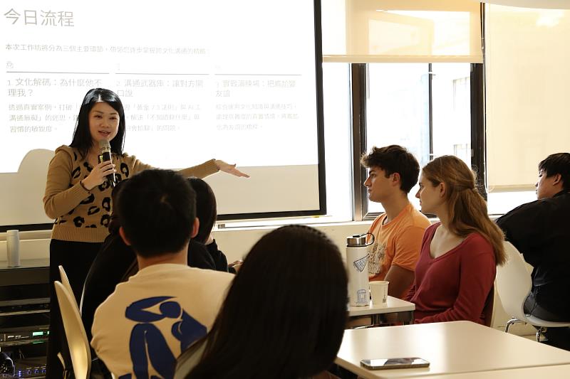 美國菁英高中生走進淡江校園 深化華語學習與跨文化溝通實戰