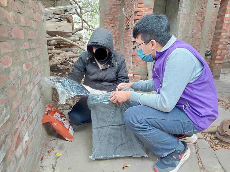 寒流隨風至 嘉縣送溫情