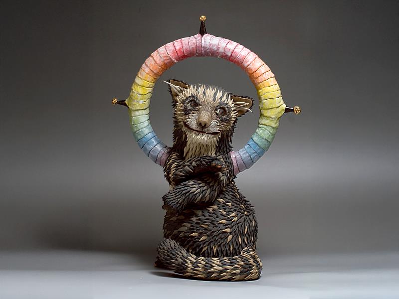 梁佑華本次將展出作品〈玄貓〉，以愛貓故事為靈感，在神獸語彙中安放柔軟卻堅定的陪伴感；歡迎觀眾走進鶯歌光點藝術中心展區12F ROOM 1215，現場欣賞更多神獸作品細節與世界觀。