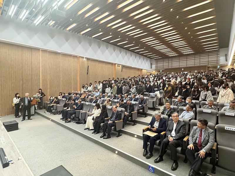 林昭庚講座教授主持《博雅經典講座》，會場師生聆聽踴躍。