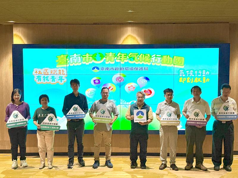 青年輔導團起始會議，吳國龍教授（左3）為校方代表。