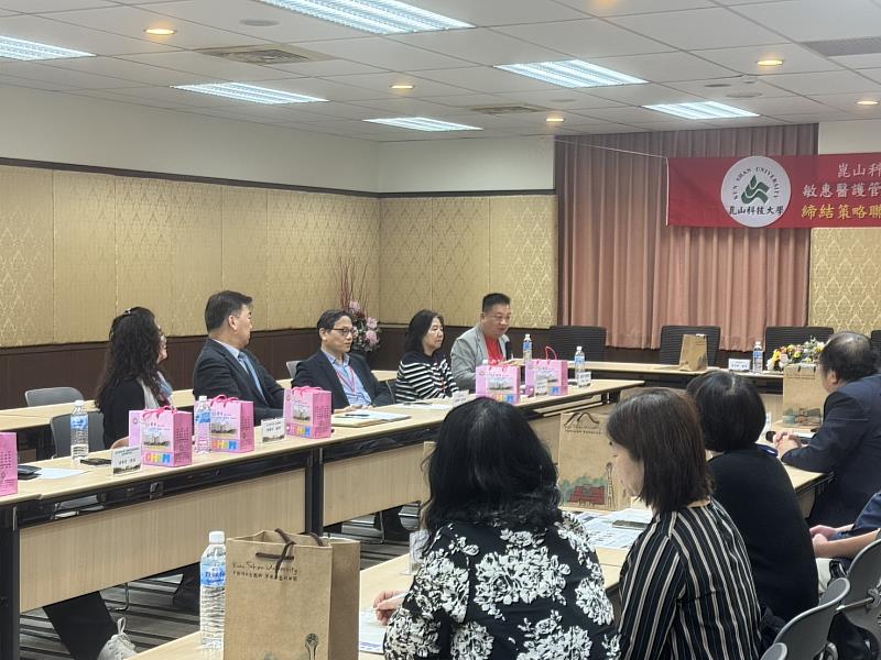 崑山科大招生事務處處長何性東分享技職校院教學特色。