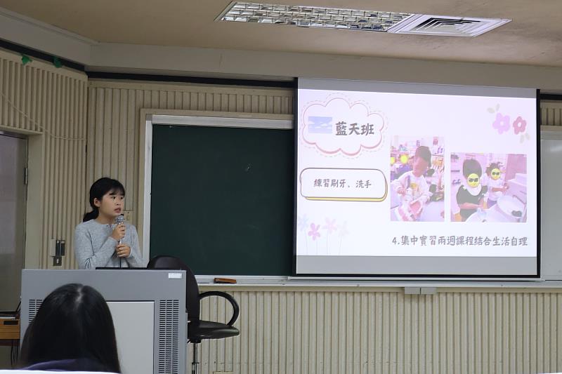 南大幼教系大四學生透過簡報說明集中實習歷程，從教學準備到班級經營，協助學弟妹提前掌握實習樣貌。