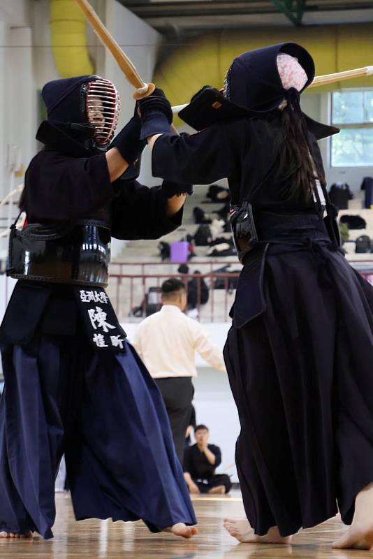 「氣、劍、體」合一揮出榮耀 亞洲大學劍道社全國賽奪牌為校爭光