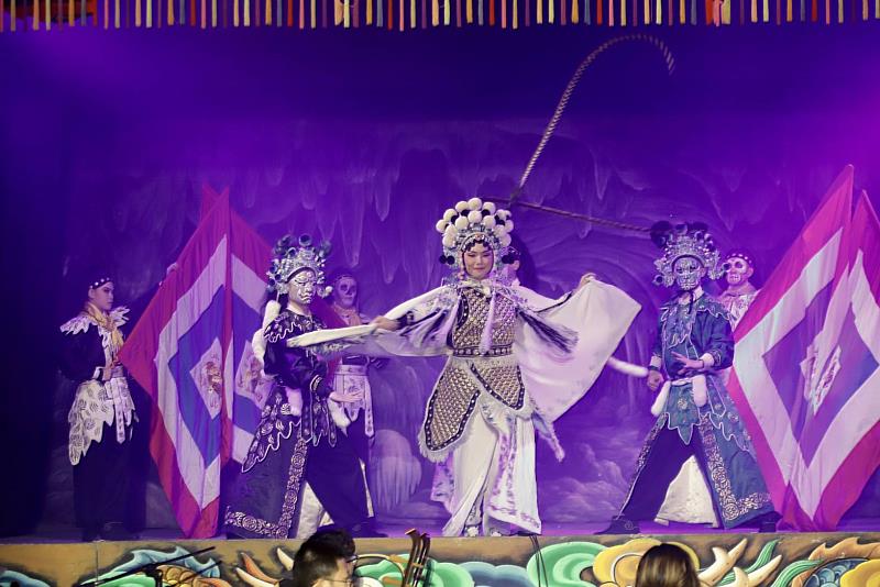 收冬戲台中場。