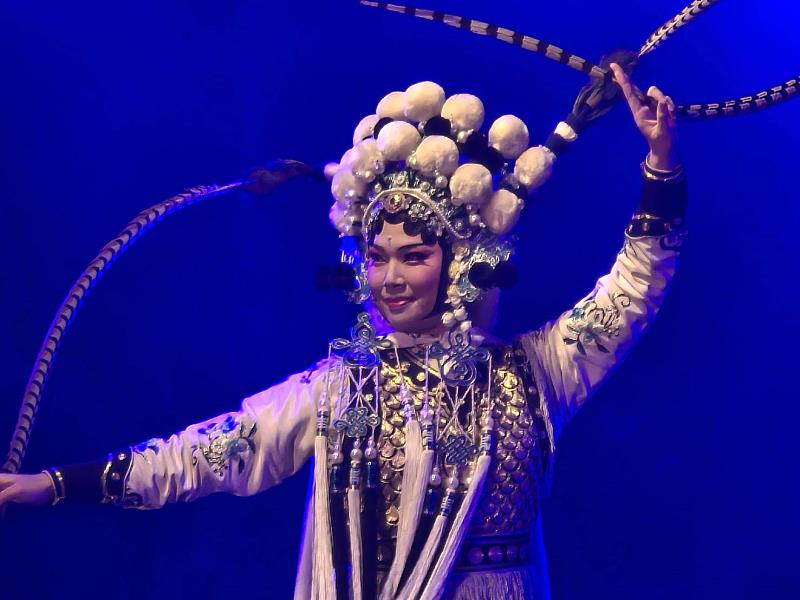 收冬戲台中場。