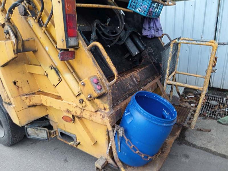 清潔隊廚餘收運過程。