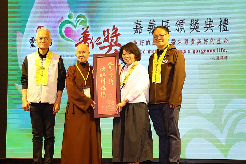 黃敏惠市長獲贈新春賀聯。