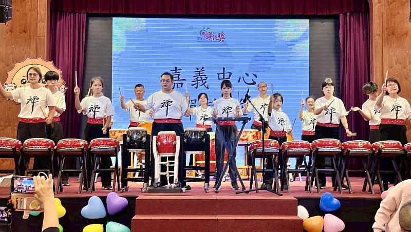 5、頒獎現場表演節目熱力四射，亮點滿滿，贏得滿堂采。（靈鷲山佛教教團提供）