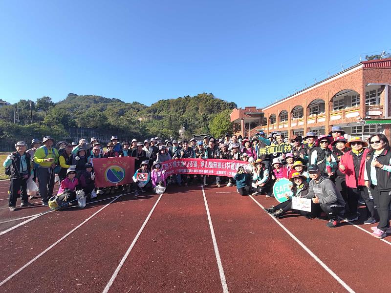 林業保育署嘉義分署與大臺南登山協會合作，4日舉辦雞籠山步道淨山活動。