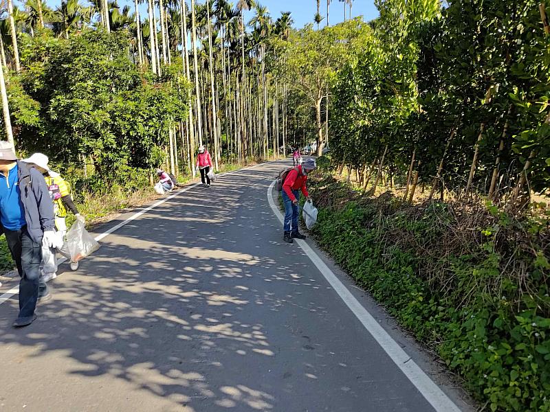 淨山是落實無痕山林理念的實際行動之一。