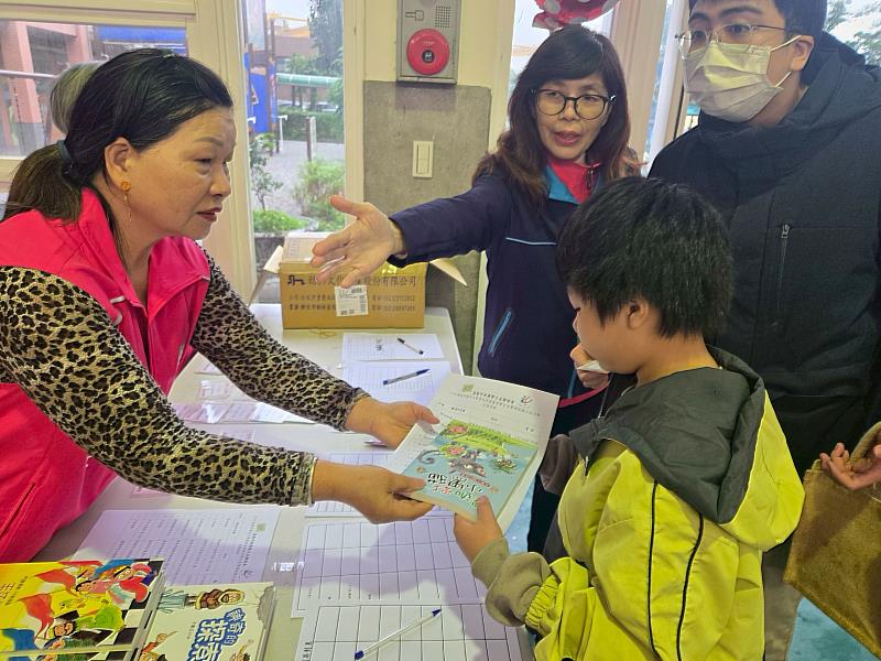 救國團基隆市團委會攜手團友會推動閱讀公益。