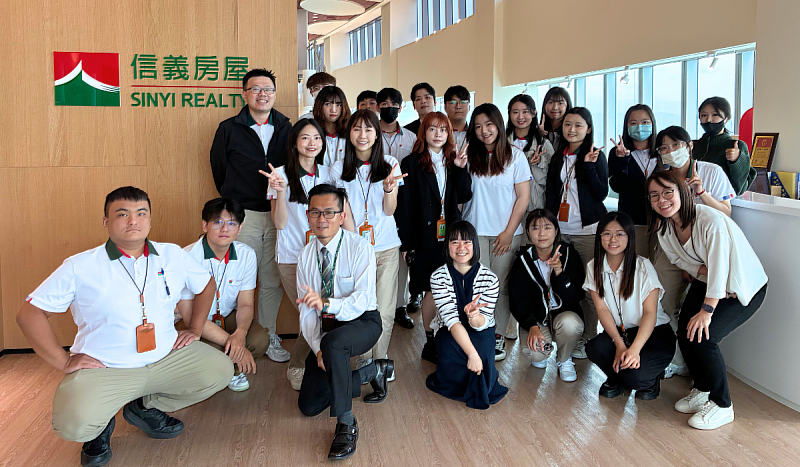 信義房屋「不動產業務實習計畫」鎖定招募大專院校大四學生,祭出前半年最高月薪42K及享有正職福利、畢業後順利轉正加碼最高48K獎學金,更打造「陪跑式」培養計畫。