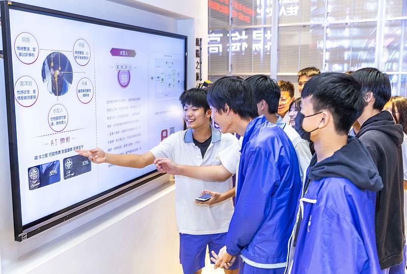 淡江大學迎接國內外高中參訪 多元場域體驗協助學生探索未來志向