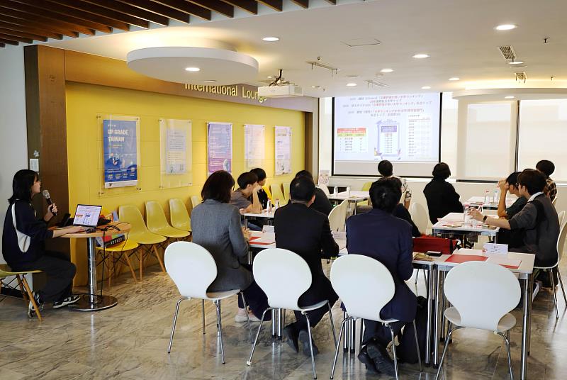 12月18日日本明星高等學校師生參加在校學生分享座談，認識淡江大學學習環境及資源。（圖／淡江大學提供）