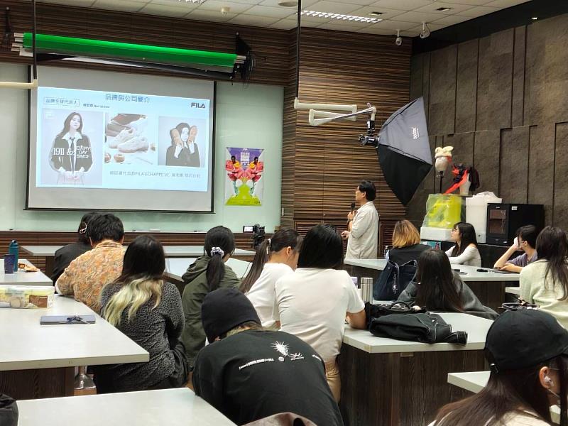 柯新進協理分享斐樂品牌代言人等行銷策略。