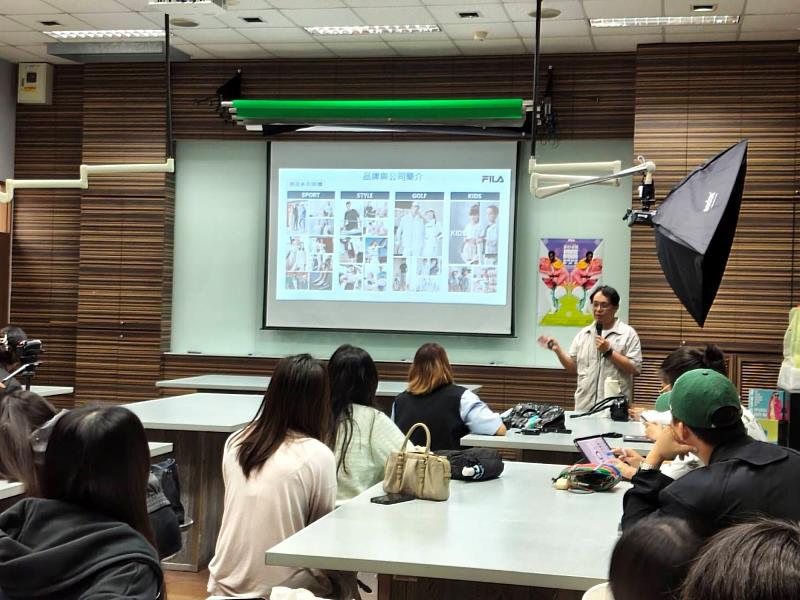 柯新進協理介紹斐樂公司發展現況。