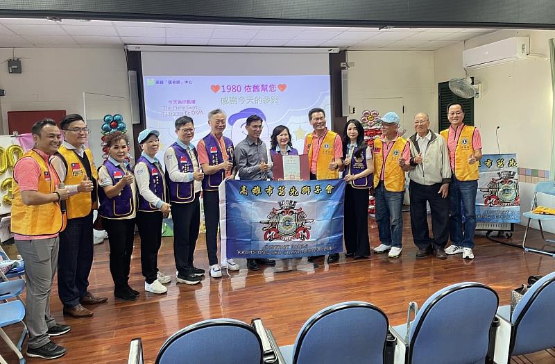 漚汪國小蔡孟倫校長致贈感謝狀感謝國際獅子會300E3區莒光獅子會的愛心。