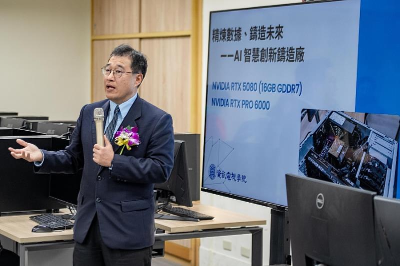 逢甲資電學院院長沈祖望指出，學生在校內就能深度參與當前產業尖端的 LLM微調、RAG架構實作及影像生成等全流程訓練。