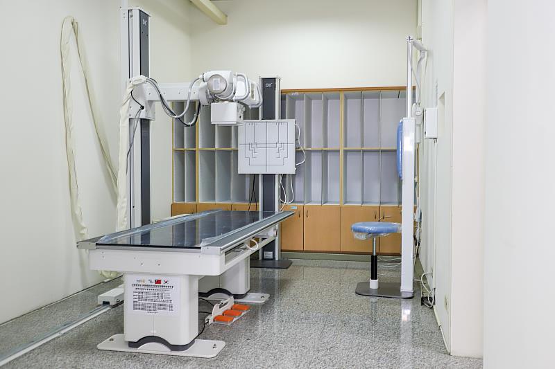 扶輪社捐贈數位X光機設備 東石衛生所醫療量能再升級