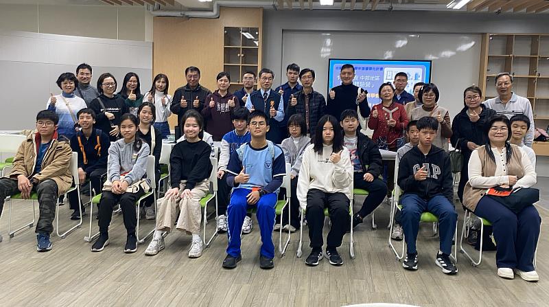 物理科學營師生大合照。