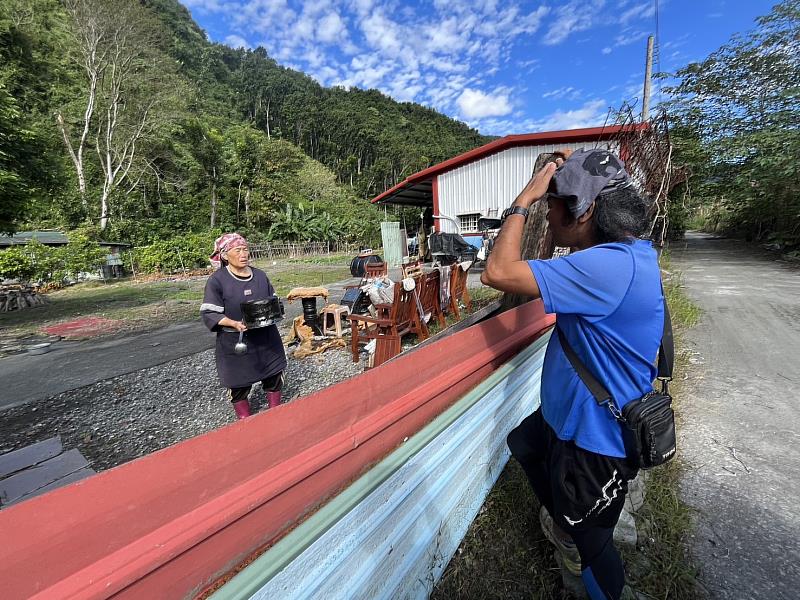 阿里曼・西肯於距離部落周邊約 120–250公尺之範圍內活動，不時掠食家禽引發居民對人身與財產安全的強烈憂心，透過部落頭目、村長及工作站人員加強宣導將食物及飼料收好。