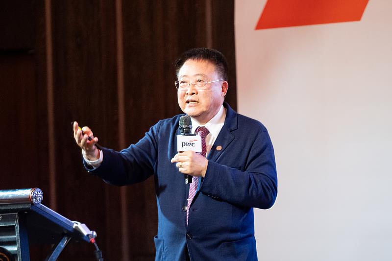 中華經營智慧分享協會MISA理事長曾國棟分享投資併購成長經驗。