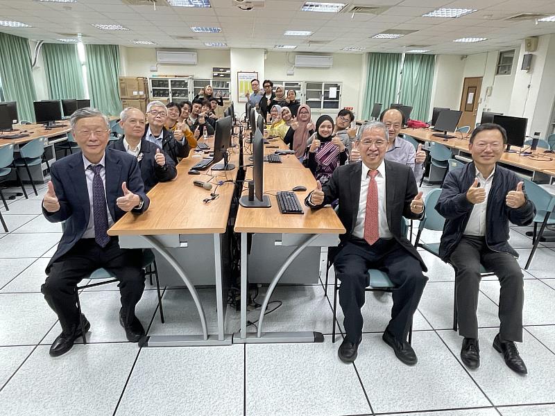 聖約翰科技大學建置「BIM暨ESG特色實驗室」,強化學生在智慧營建與永續發展領域的專業能力。