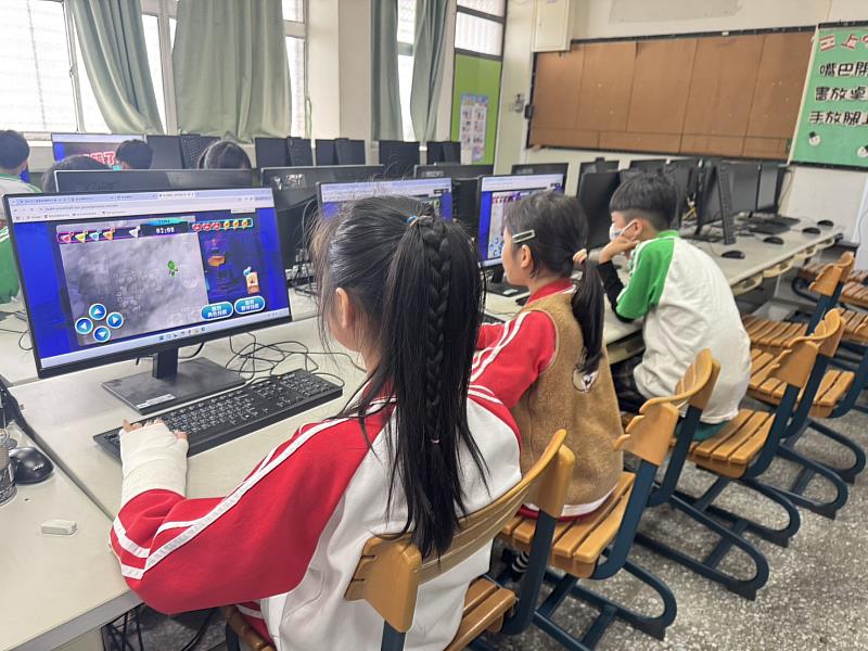 學童遊戲畫面。