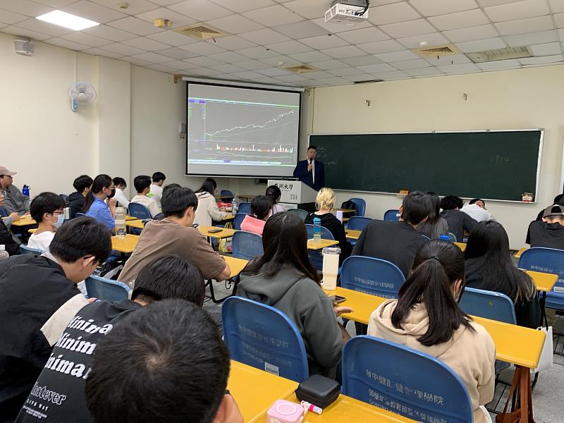 許瑞明協理強調金融科技對證券業的深遠影響。