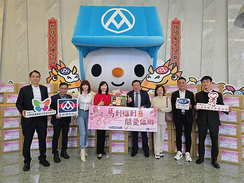 商總許舒博理事長攜手企業春節送暖。