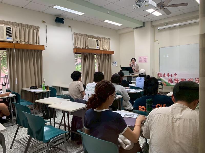 南華大學國際系開設多益英語研習會，強化學生外語能力。