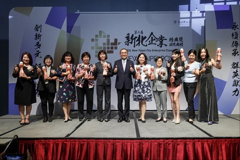 為表揚女性精典企業家典範，鼓勵更多女性朋友追求自我實踐，企業精典獎設有「傑出女力」類組，歡迎女性企業家或女性主管踴躍報名！