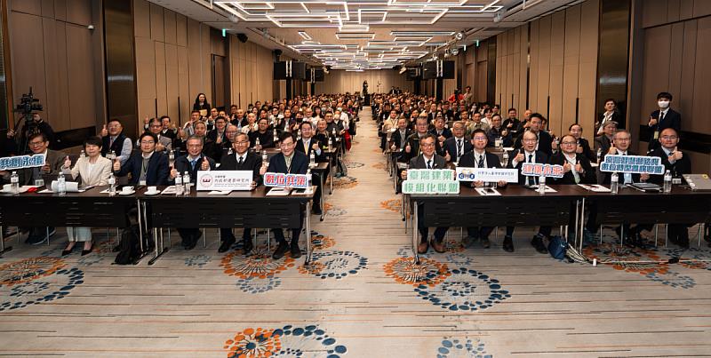 「臺灣建築模組化與智慧營造」技術研討會盛大舉行,產官學研代表齊聚一堂,共同見證雙聯盟成立與臺灣營建產業邁向智慧化與永續發展的重要里程碑。