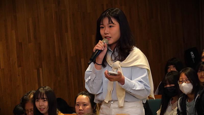 論壇QA互動熱烈，學生把握難得機會發問，展現年輕學子對神經科學領域的高度熱情與求知慾。