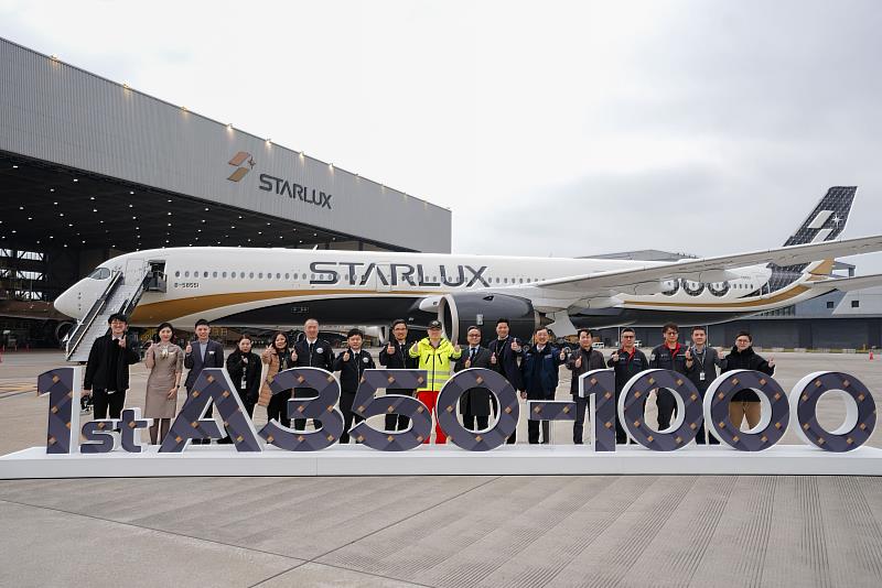 星宇航空首架A350-1000接機團隊於6日返台。