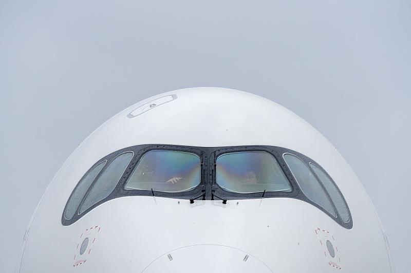 星宇航空首架A350-1000由董事長張國煒親自駕駛返台。