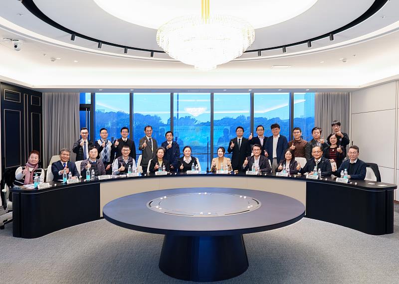 金屬中心與長庚醫療財團法人、長庚醫學科技公司團隊合影。