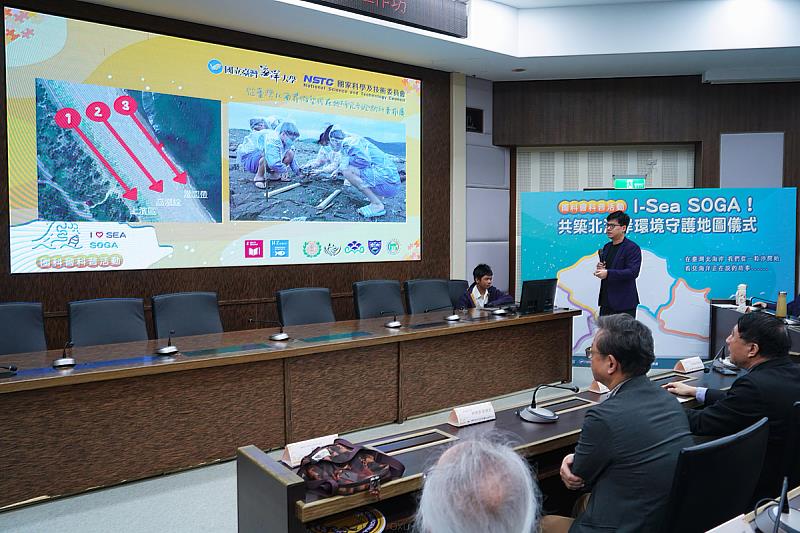 計畫主持人許瑞峯副教授為大家揭曉目前北海岸各沙灘的第一手監測數據與微塑膠汙染情形。