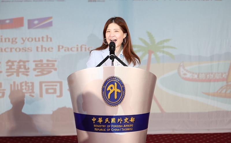 暨大國比系柳心詠從激烈的競爭中脫穎而出，獲選為114年外交部「國際青年外交大使」。