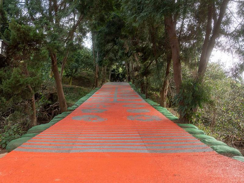 「茄苳景觀步道」正式完工啟用。