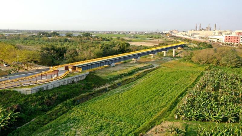 朴子溪渡槽改建工程榮獲第25屆公共工程金質獎 農水署長蔡昇甫嘉勉團隊