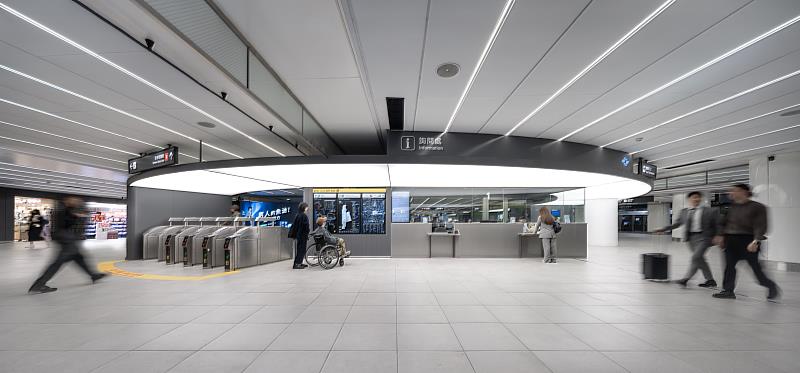 台北車站B3層改造亮相 以圓弧服務盒重塑北捷空間秩序