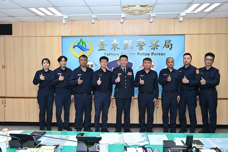 臺東縣警察局舉行陞職授階典禮，表彰卓越同仁上進精神及肯定資深同仁貢獻。