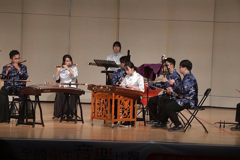 南大大成國樂社於全國音樂比賽舞台上穩定演出，展現細膩的合奏層次與整體默契。