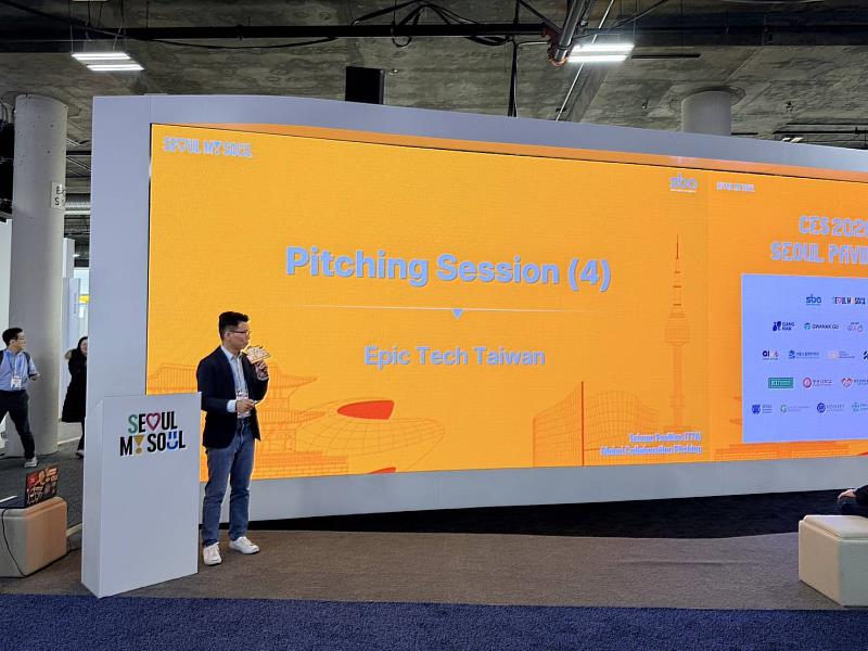 史詩科技總經理黃玉禮受邀登上CES韓國館舞台進行專題演講，介紹G.Talk的產品設計思維與應用方向。